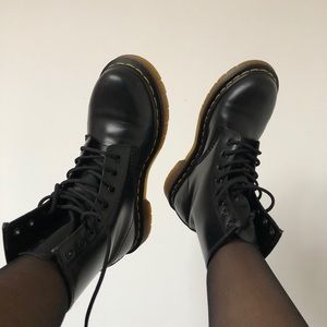 Dr. Martens 8 Eye 1460 Pascal black boots
